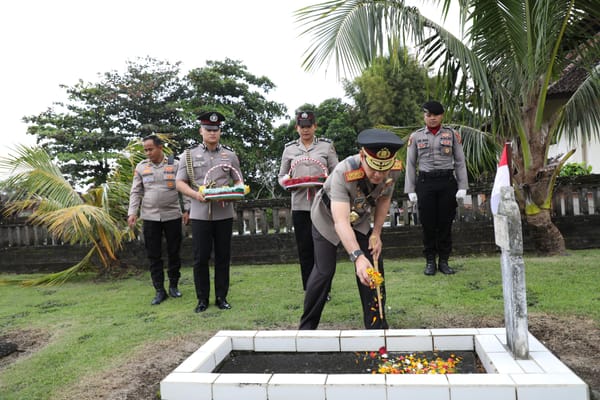 Kapolda Bali Pimpin Ziarah dan Tabur Bunga untuk HUT Bhayangkara ke-79