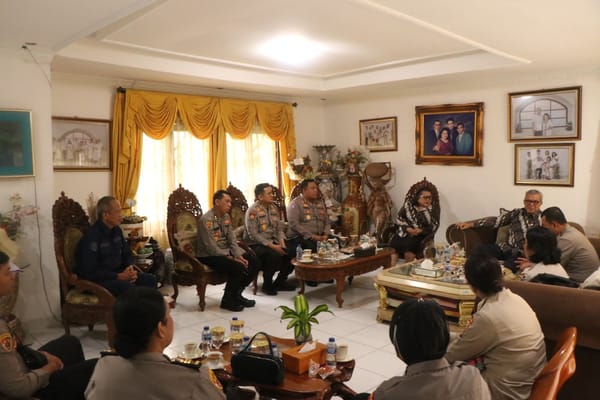 Dalam Rangka HUT Bhayangkara ke-79, Polda Bali Sambangi Mantan Wakapolda Bali