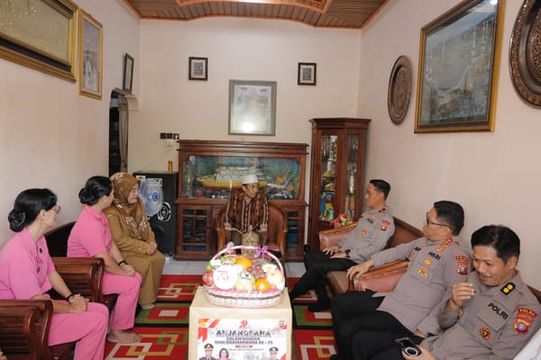 Anjangsana Hari Bhayangkara, Wakapolda Kalteng Sambangi Purnawirawan Polri di Palangka Raya