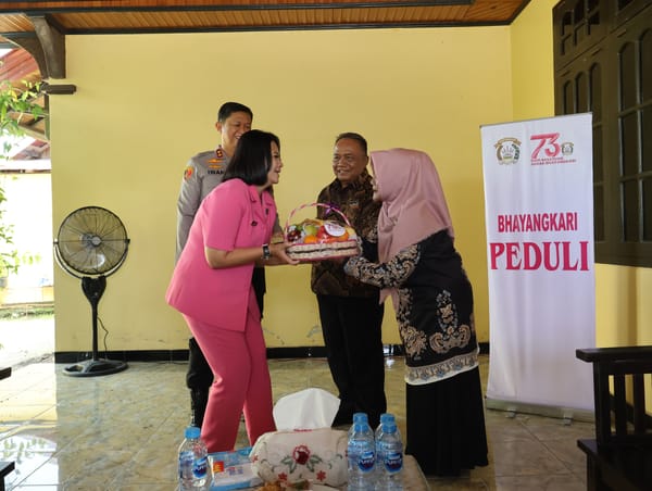 Polda Kalteng Gelar Anjangsana ke Purnawirawan, Warakawuri, dan Panti Asuhan Sambut Hari Bhayangkara ke-79