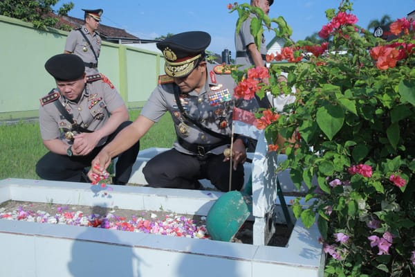 Kapolda NTB Pimpin Ziarah dan Tabur Bunga untuk Kenang Jasa Pahlawan Bangsa