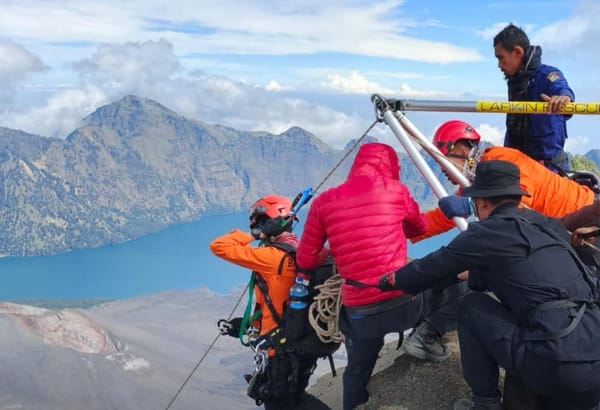 Tim SAR Gabungan Hadapi Medan Ekstrem Saat Selamatkan Pendaki Asal Brasil di Rinjani