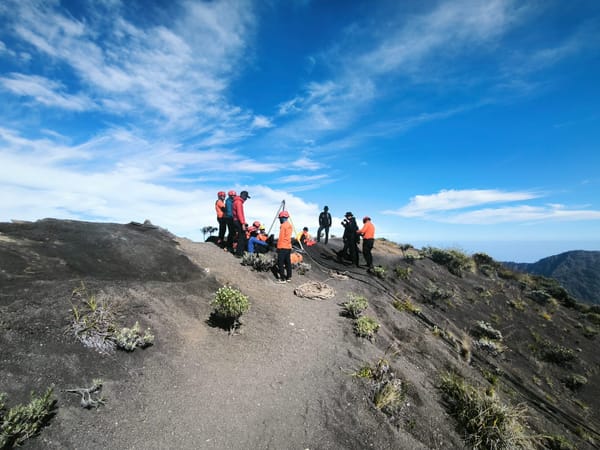 Terjebak di Tebing Rinjani, Evakuasi Pendaki Brasil Terkendala Kabut Tebal