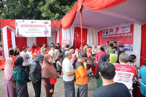 Polres Semarang Gelar Bazar Sembako Murah, Tunjukkan Kepedulian di Hari Bhayangkara ke-79