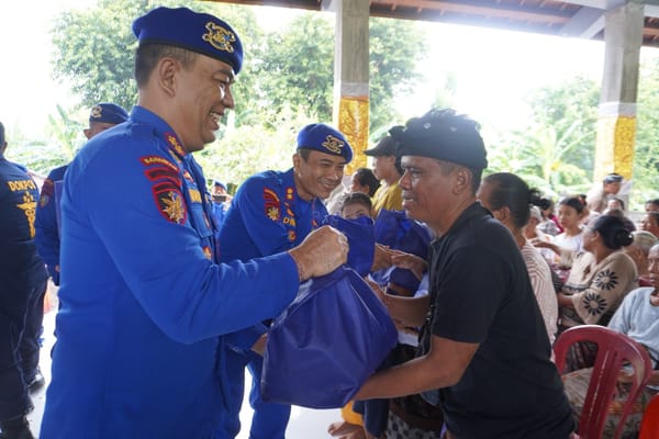 Biddokkes Polda Bali Bersinergi Dengan Ditpolairud Laksanakan  Bakti Kesehatan Di Nusa Penida