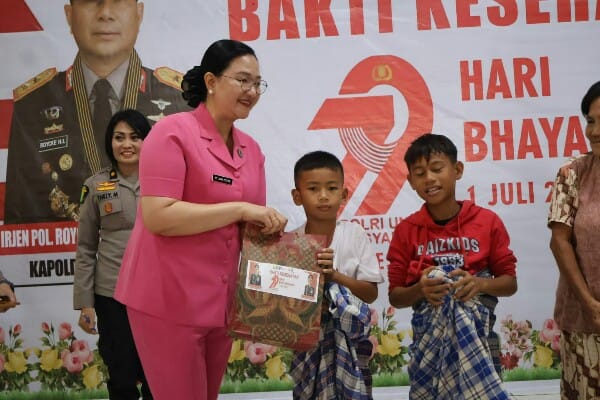 Hari Bhayangkara ke-79, Polda Sulut Salurkan 620 Paket Bansos ke Warga Minsel