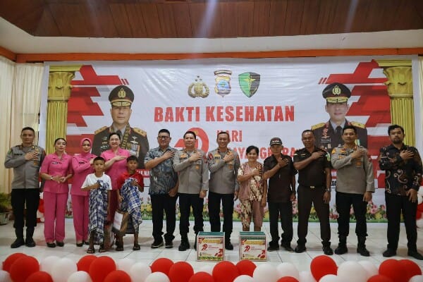 Peringati Hari Bhayangkara, Polda Sulut Beri 620 Paket Bansos untuk Masyarakat Minsel