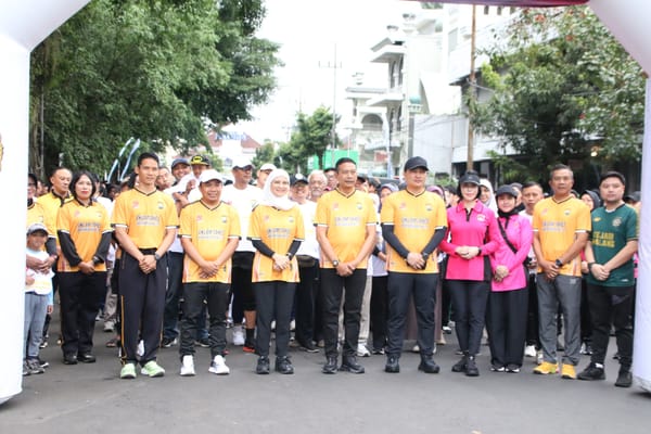 Sinergi Polri dan Warga: Jalan Sehat Hari Bhayangkara Meriahkan Wisata Kayutangan