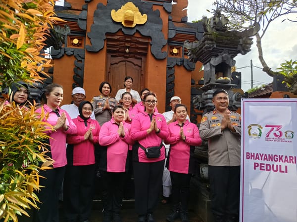 Peringati HKGB ke-73, Ketua Bhayangkari Daerah Bali Serahkan Donasi di Polres Jembrana