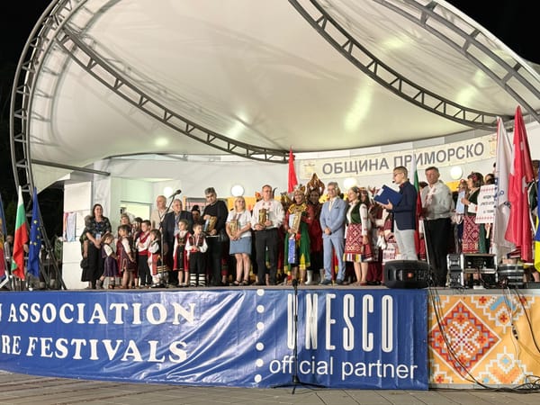 SMA Labschool Kebayoran Persembahkan Juara Umum di Bulgaria, Budaya Nusantara Mendunia