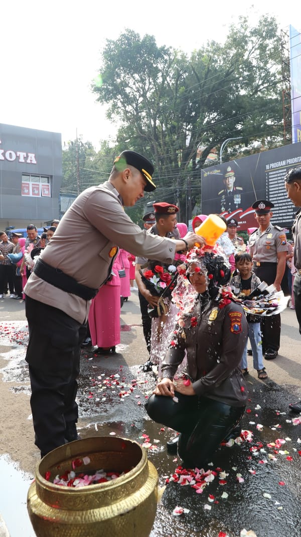 Kado Bhayangkara: 54 Polisi Malang Kota Diganjar Kenaikan Pangkat!