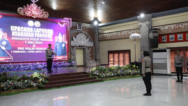 Kapolda Bali Pimpin Upacara Kenaikan Pangkat 936 Personel di Gedung Presisi