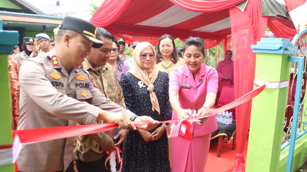 Hari Bhayangkara, Polres Barsel Tunjukkan Kepedulian Lewat Program Bedah Rumah