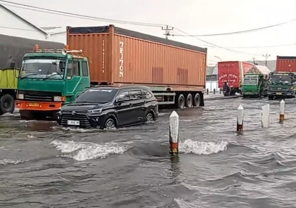 Istigasah Massal Digelar di Area Banjir Rob Pantura, Polres Demak Lakukan Rekayasa Lalin