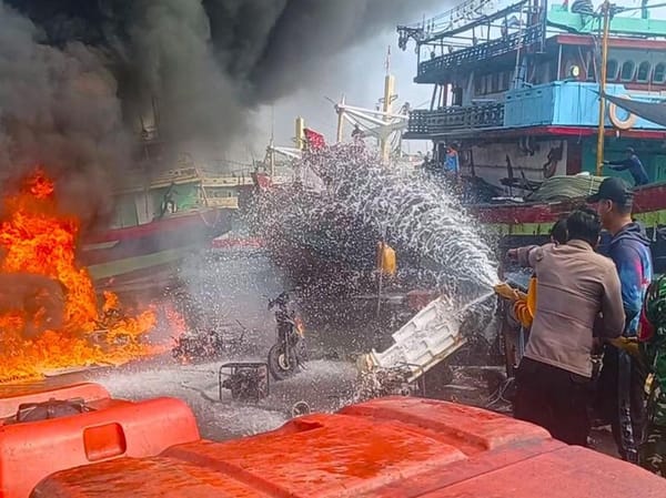 Polres Tegal Kota dan Tim Gabungan Sigap Padamkan Kebakaran di Pelindo