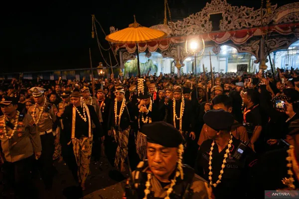 Kirab Pusaka 1 Suro 2025 di Surakarta: Jadwal, Rute, dan Makna Filosofis