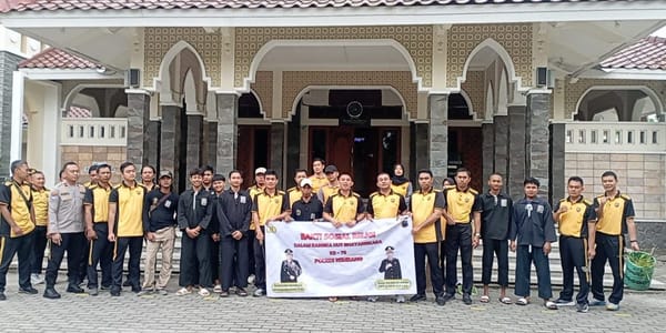 Sambut HUT Bhayangkara ke-79, Polres Rembang dan Perguruan Silat Bersihkan Tempat Ibadah