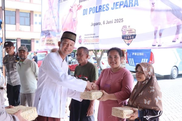 Idul Adha, Polres Jepara Berbagi dengan Sembelih 7 Ekor Sapi dan 4 Kambing