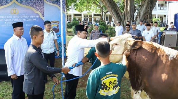 Idul Adha 2025: Polda Jateng Sembelih Ratusan Hewan Kurban dan Bagikan Ribuan Paket Daging