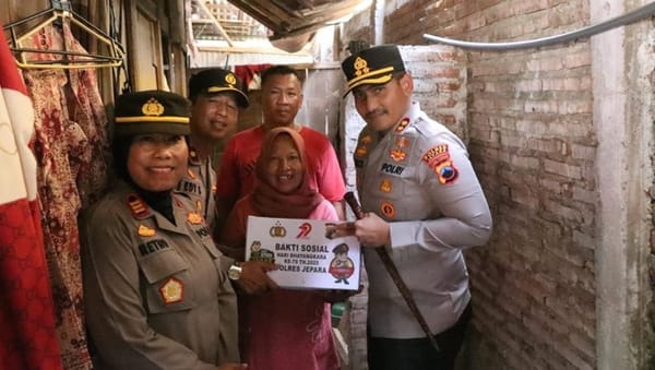 Polda Jateng Salurkan Paket Bansos di Jepara Sambut HUT Bhayangkara ke-79, Warga Bersyukur