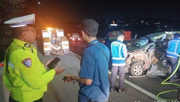 Kecelakaan Maut di Tol Semarang, Avanza Tabrak Truk Tronton: 1 Tewas