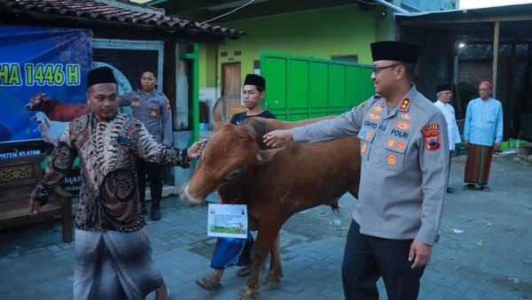 Polres Klaten Salurkan 60 Hewan Kurban, Warga Antusias Terima Daging Kurban
