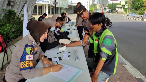 Polda Jateng Sapa Ribuan Driver Ojol Lewat Layanan Kesehatan Gratis Sambut Hari Bhayangkara ke-79