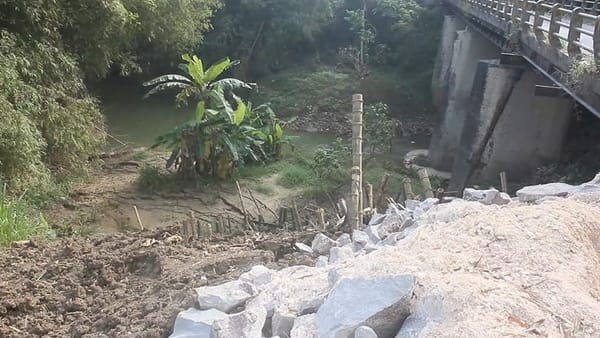 Jembatan Penghubung Desa di Blora Terancam Putus, Talud Longsor dan Mobil Dialihkan