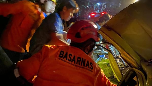 Kecelakaan di Banyumas: Truk Logistik Hantam Rumah, Kernet Meninggal di Tempat