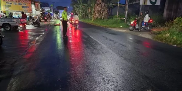 Nahas! Pemotor Tewas Terlindas Truk di Depan Rumah Bupati Karanganyar