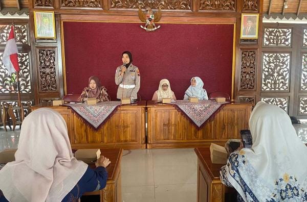 Wujudkan Kamseltibcarlantas, Satlantas Polresta Banyumas Edukasi Warga Ajibarang