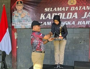 Aiptu Irma, Polwan Polsek Lowokwaru Raih Juara di Lomba Menembak Kapolda Jatim Cup 2025