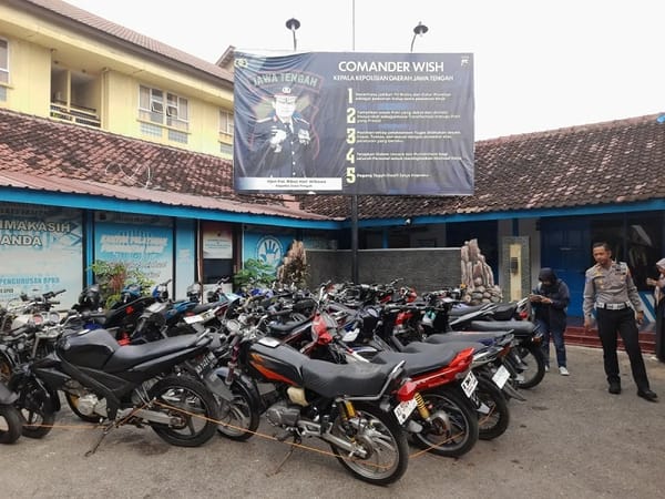 Polisi Tindak Tegas! 38 Motor Knalpot Brong Diamankan di Acara PSHT Sragen