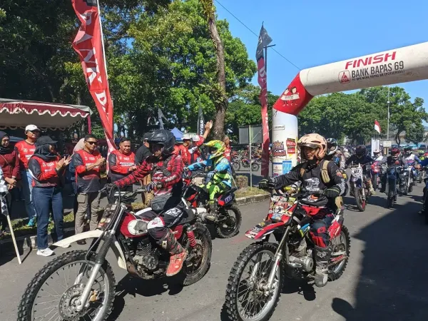 Polres Magelang Kota Gelar Bhayangkara Adventure: Trabas Gunung Sambil Beramal
