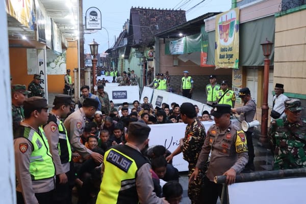 Kapolres Kudus Pimpin Pengamanan Tradisi Buka Luwur Sunan Kudus, 36 Ribu Nasi Jangkrik Dibagikan