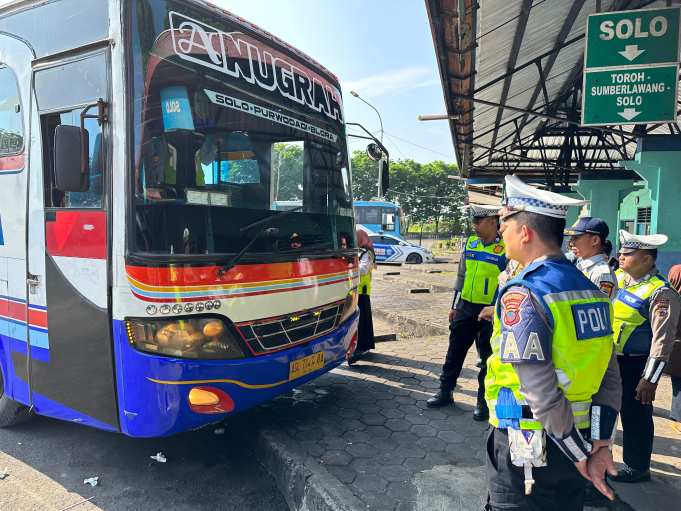 Sat Lantas Grobogan Tindak Tegas Pelanggar Kasat Mata dalam Operasi Patuh Candi 2025
