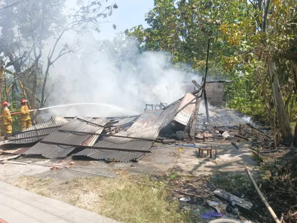 Kebakaran di Ngroto Gubug Hanguskan Tiga Sepeda Motor dan Rumah, Diduga Akibat Korsleting Kipas Angin