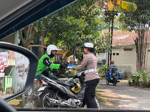 Polresta Banyumas Gelar ‘Jumat Berkah’ bagi Warga Kurang Mampu Sambil Sosialisasi Patuh Candi 2025