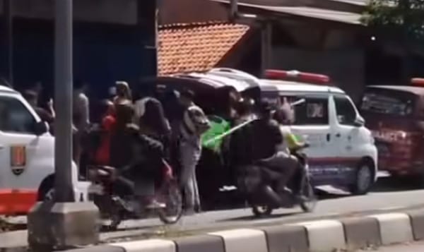 Kecelakaan di Woltermonginsidi Semarang: Pengendara Motor Tewas di Tempat