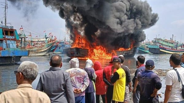 Kebakaran Ketiga di Pelabuhan Tegal Bulan Ini KM Marga Mulya Habis Terbakar