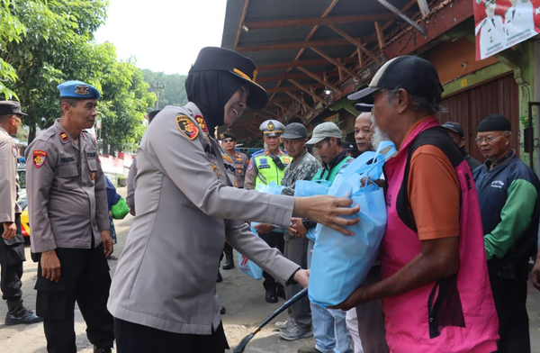 Sambut HUT Bhayangkara ke-79, Polres Magelang Kota Luncurkan Program 100 Bansos Gratis