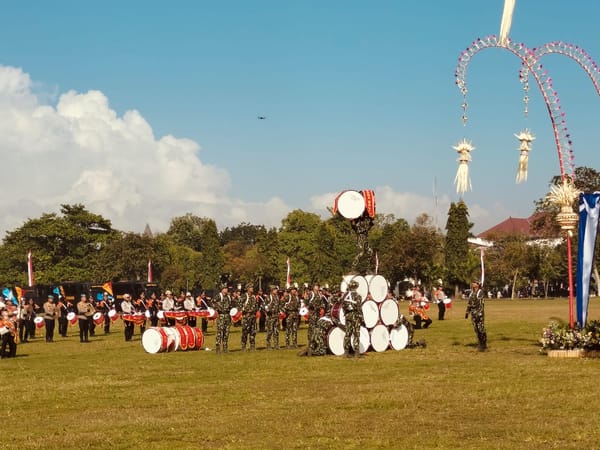 Meriah! Marching Band dan Tari Kolosal Polda Bali Warnai Peringatan Bhayangkara ke-79