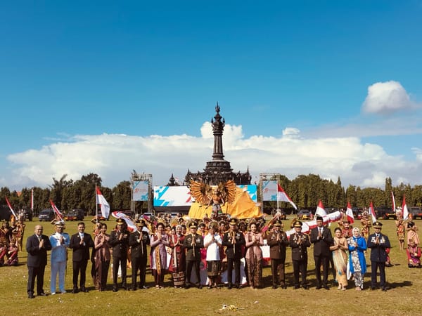 Forkopimda Beri Kejutan Tumpeng untuk Kapolda Bali di Hari Bhayangkara ke-79