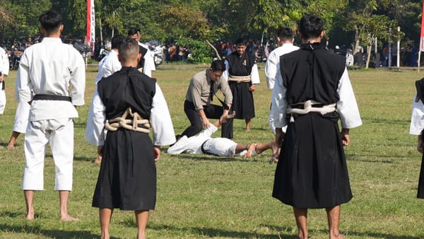 Kempo Kapolda, Marching Band dan Tari Kolosal Polda Bali Meriahkan Dirgahayu Bhayangkara Ke-79