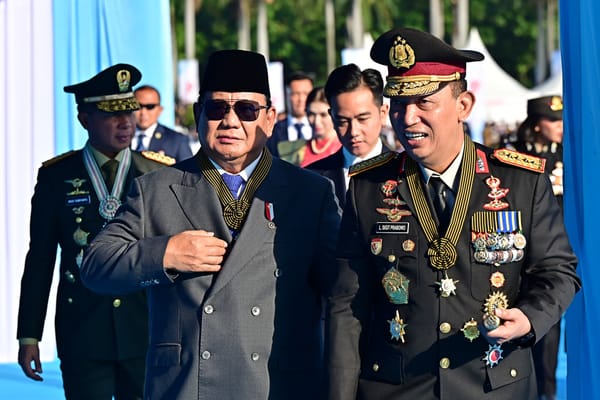 Kapolri dan Presiden Terima Bintang Bhayangkara Utama di Upacara HUT Bhayangkara ke-79