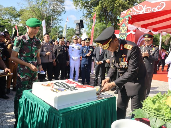 HUT Bhayangkara ke-79, Gubernur dan TNI Sambangi Kapolda Kalteng dengan Kejutan Istimewa