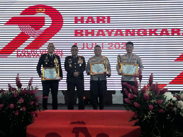 Kapolresta Manokwari Raih Penghargaan Lomba Layanan Polisi 110 dari Kapolda Papua Barat