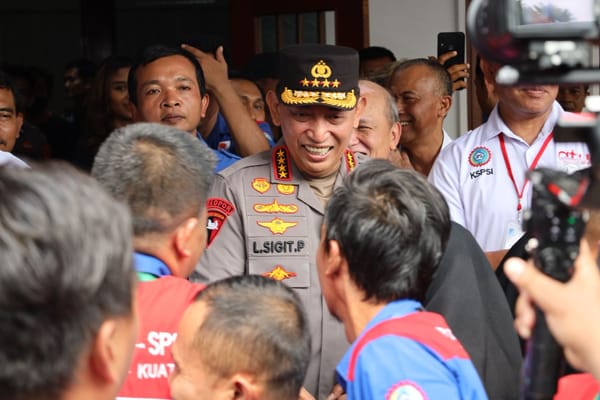 Kapolri Ikut Donor Darah di Bakti Kesehatan Hari Bhayangkara ke-79 Bersama KSPSI