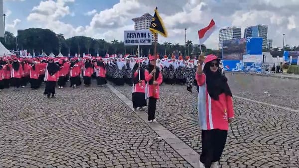 Gotong Royong di Hari Bhayangkara: Peran Aktif Aisyiyah Bukti Kebersamaan
