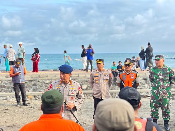 Dansat Brimob dan Kabid Humas Polda Bali Pimpin Apel Pencarian Korban di Gilimanuk